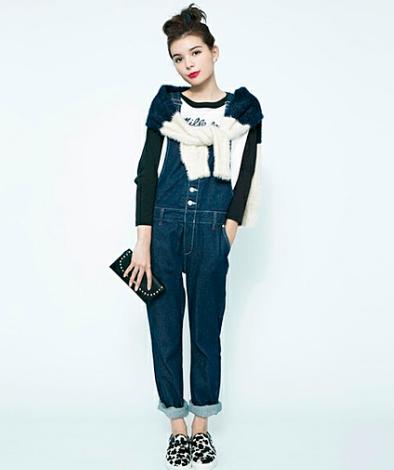 去旅行舒服又易襯!日本女生示範 4款有型又可愛的工人褲穿搭